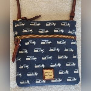 *XLNT* Dooney & Bourke Seattle Seahawks Two Compartment Crossbody Bag Purse Navy